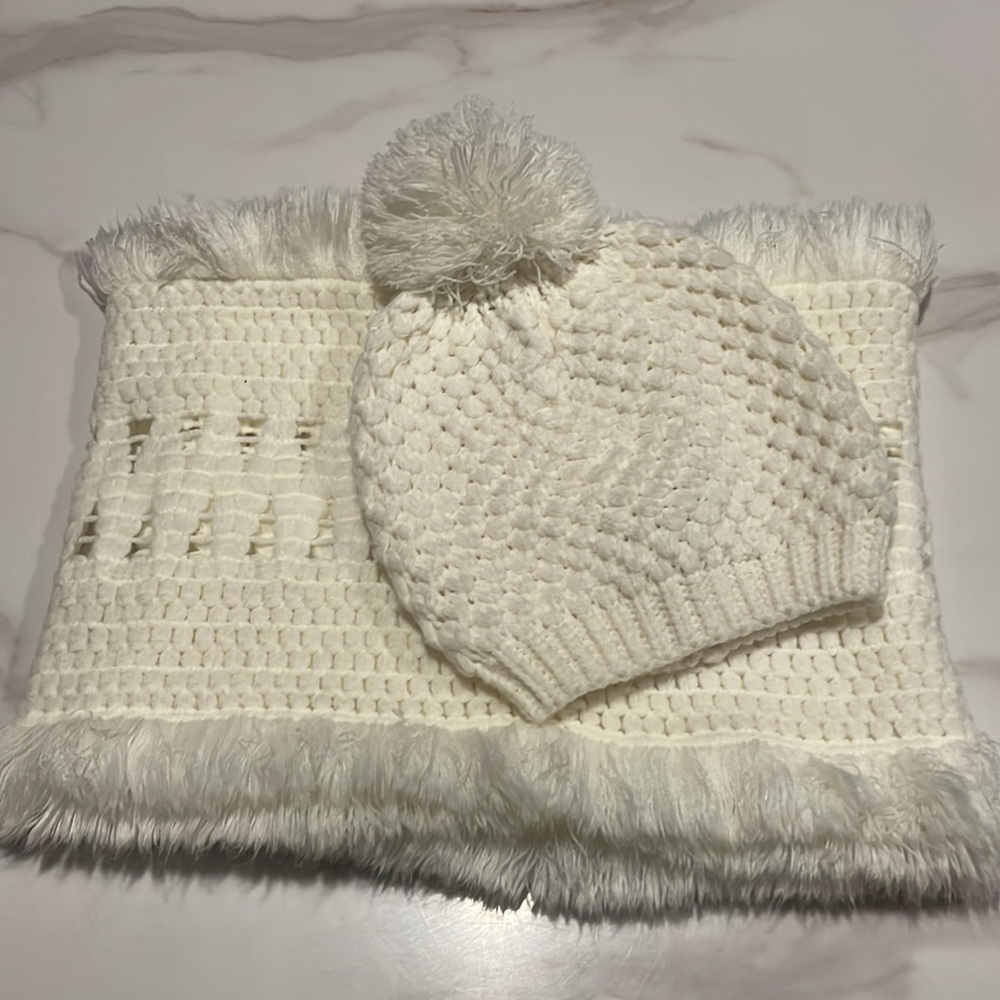 Addition Elle Egg Shell Winter Set of toque and infinity scarf for women